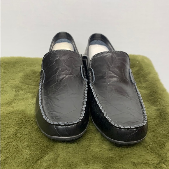 Men’s Sleek Black Slip-On Loafers with Moccasin Stitching - Picture 2 of 13